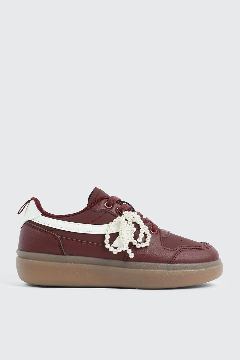 Espadrilles à détail de boucle perlée