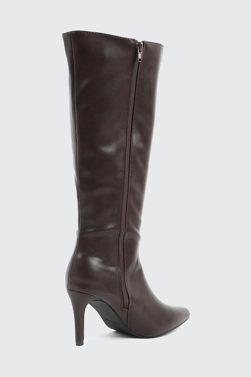 Bottes à talon haut et bout pointu