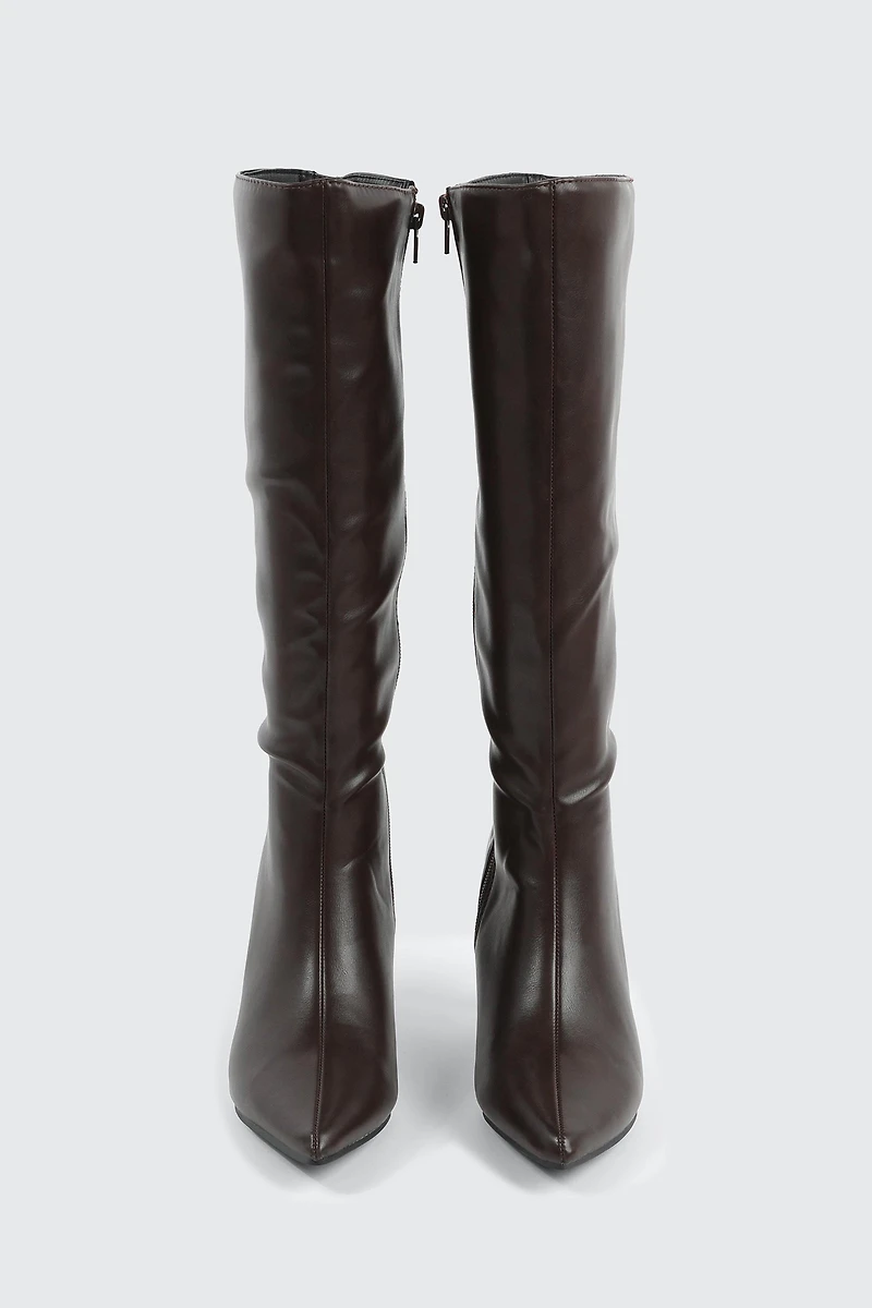 Bottes à talon haut et bout pointu