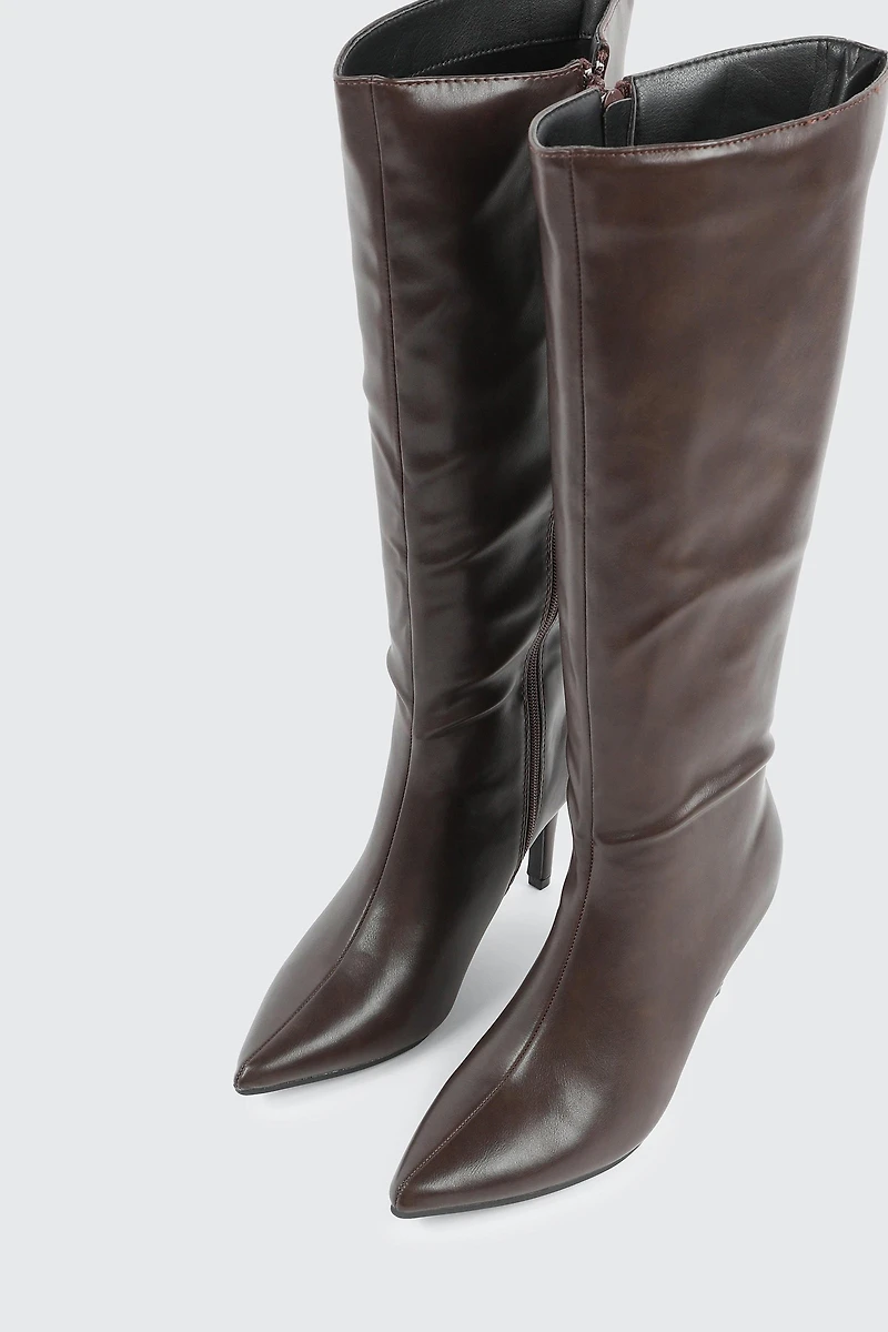 Bottes à talon haut et bout pointu