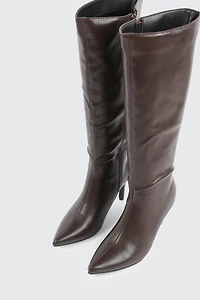 Bottes à talon haut et bout pointu