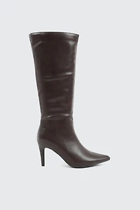 Bottes à talon haut et bout pointu