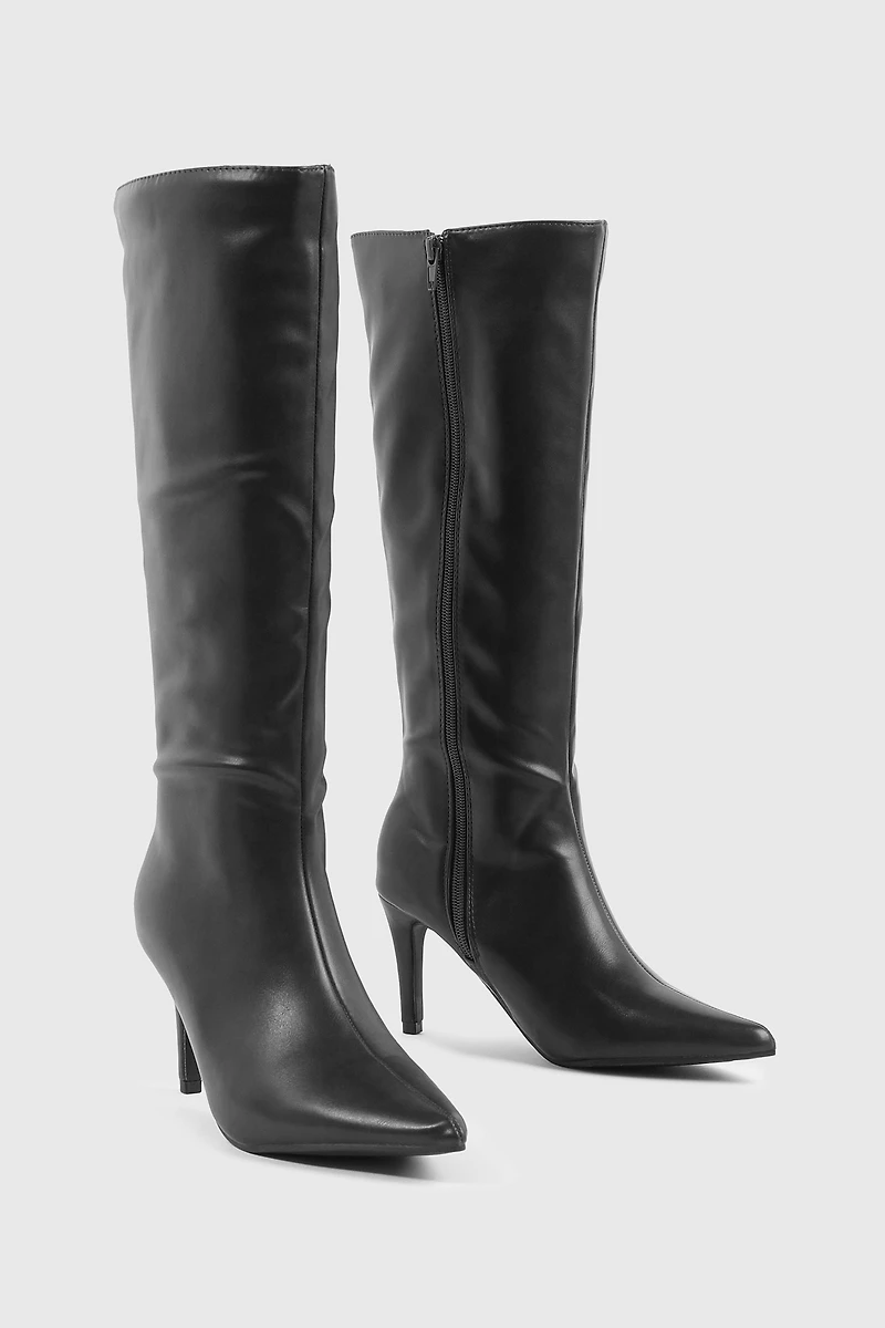 Bottes à talon haut et bout pointu