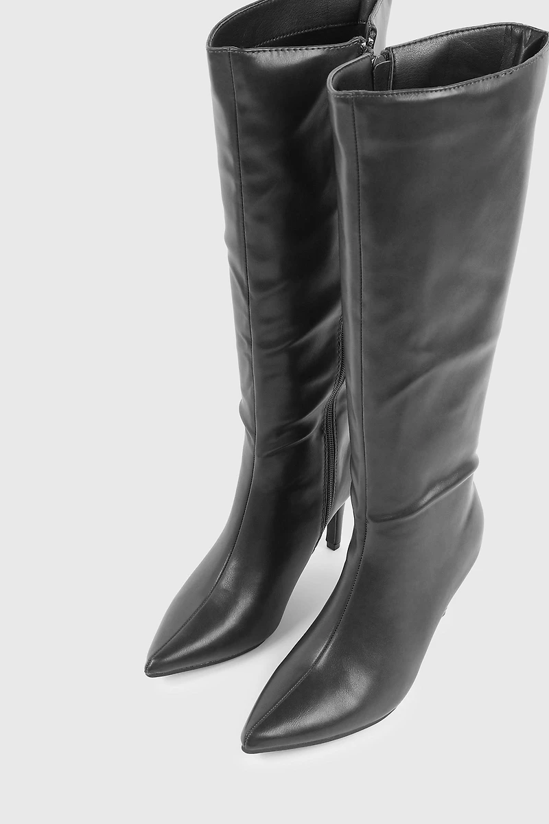 Bottes à talon haut et bout pointu