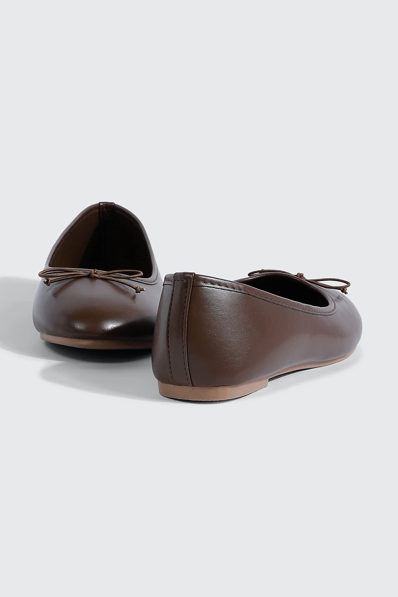 Ballerines à bout rond avec boucle