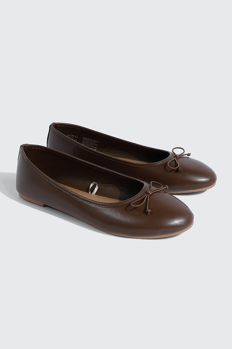 Ballerines à bout rond avec boucle