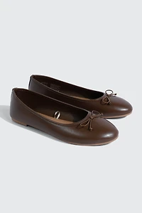 Ballerines à bout rond avec boucle