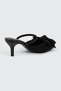 Talons hauts pointus à boucle