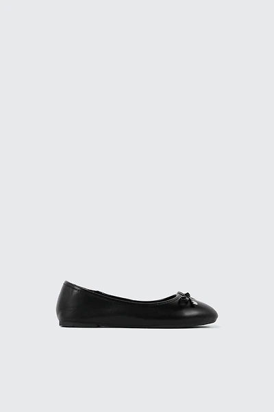 Ballerines à bout rond avec boucle