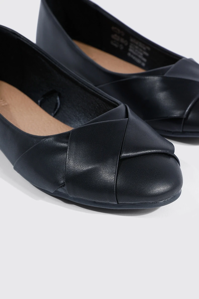 Pleated Round Toe Flats