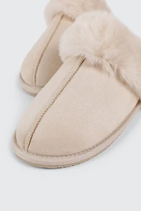 Pantoufles en fausse fourrure