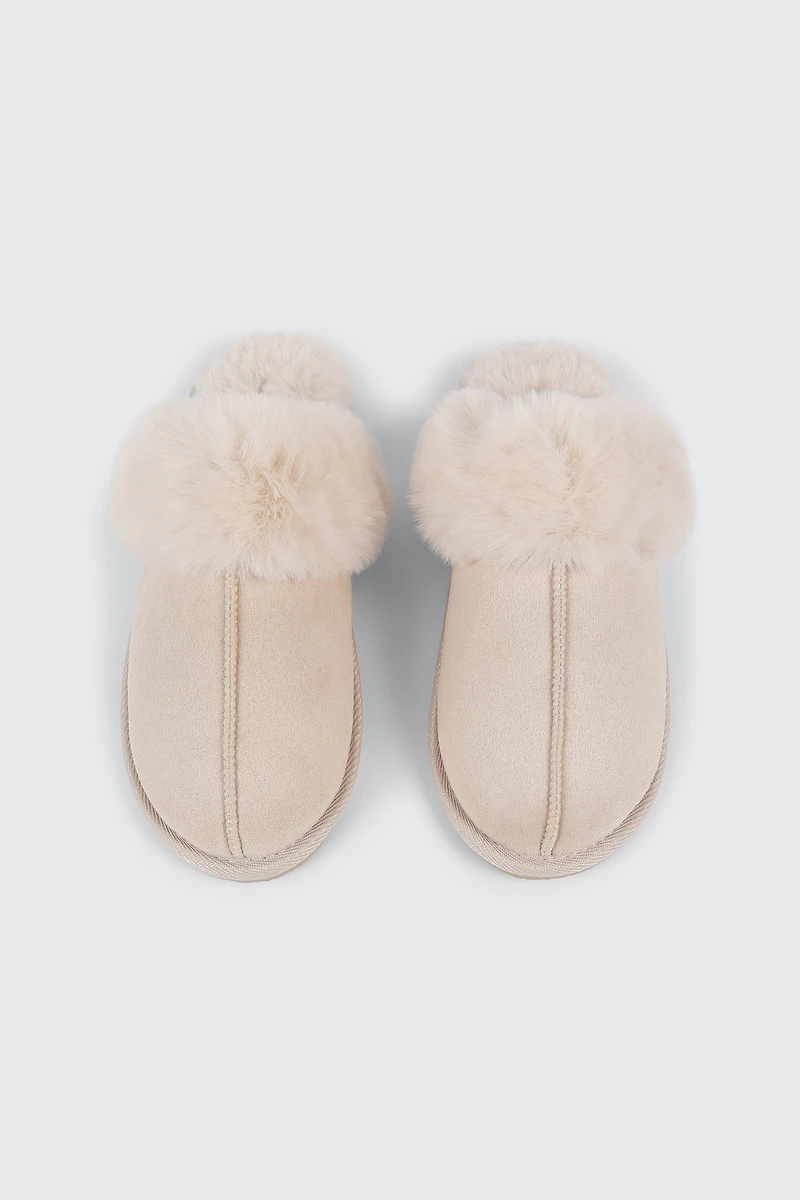 Pantoufles en fausse fourrure