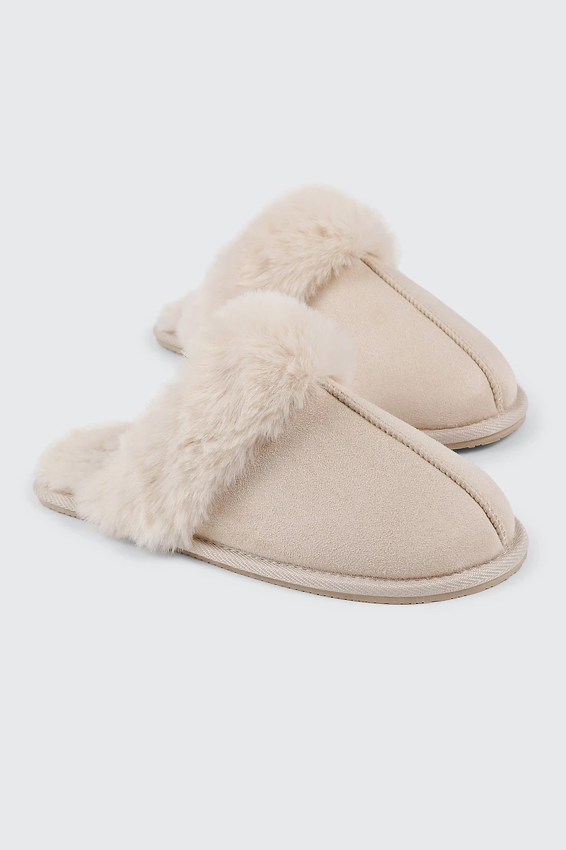 Pantoufles en fausse fourrure