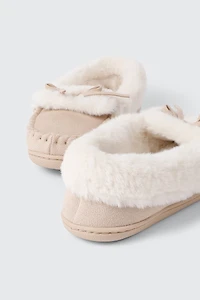Pantoufles style mocassin en faux suède