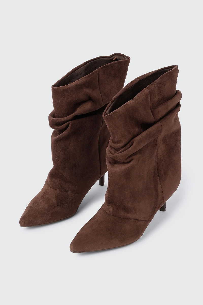 Bottes à bout pointu et talon bas