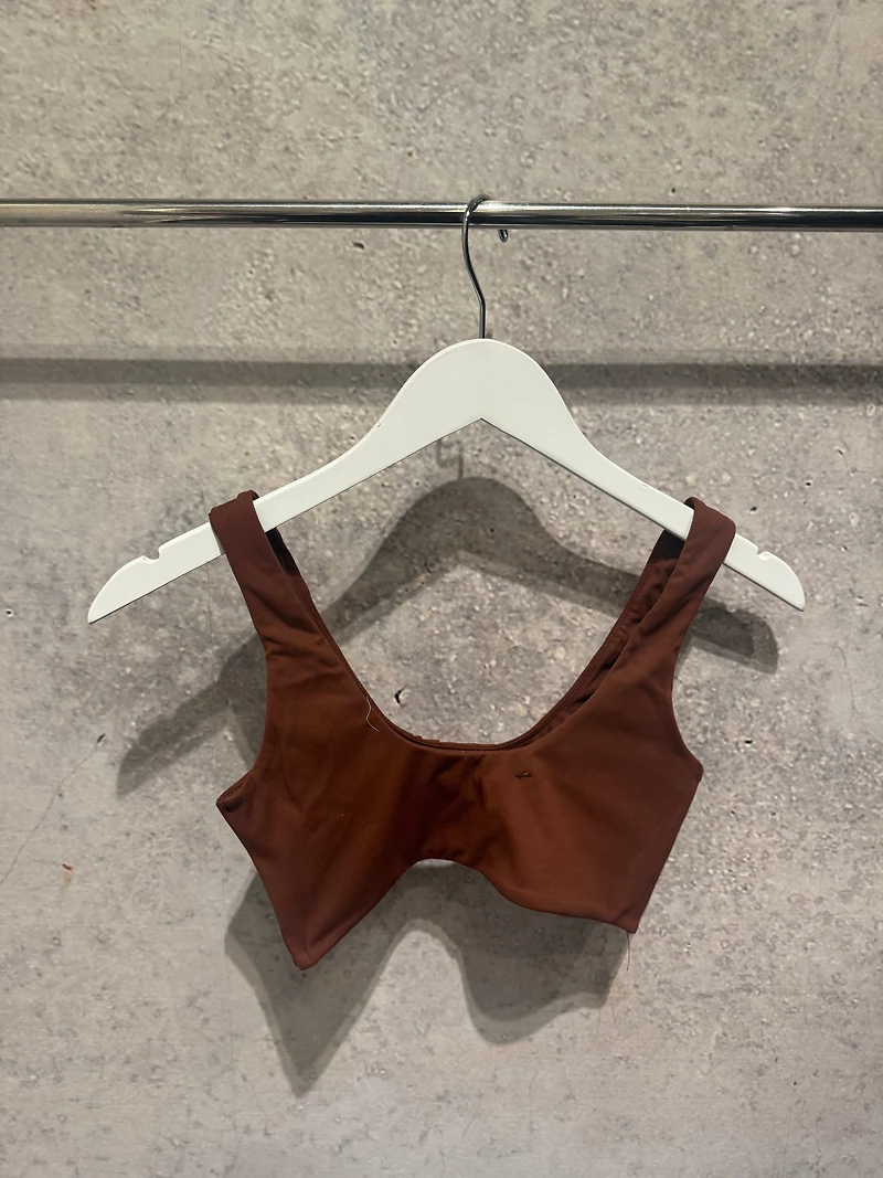 8586: BROWN CROP TOP