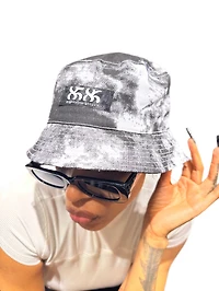 8586: BLACK AND WHITE BUCKET HAT