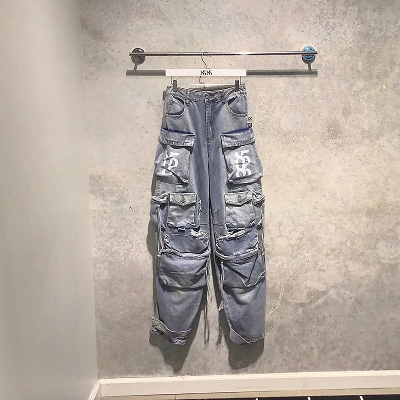 8586: DISTRESSED CARGO JEANS