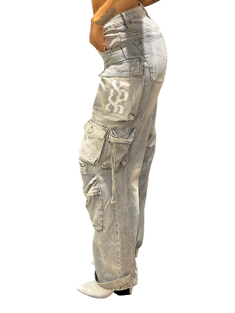 8586: DISTRESSED CARGO JEANS