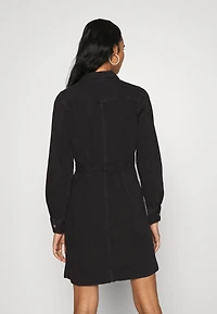LEVIS PREMIUM: ELLIE BLACK DENIM DRESS