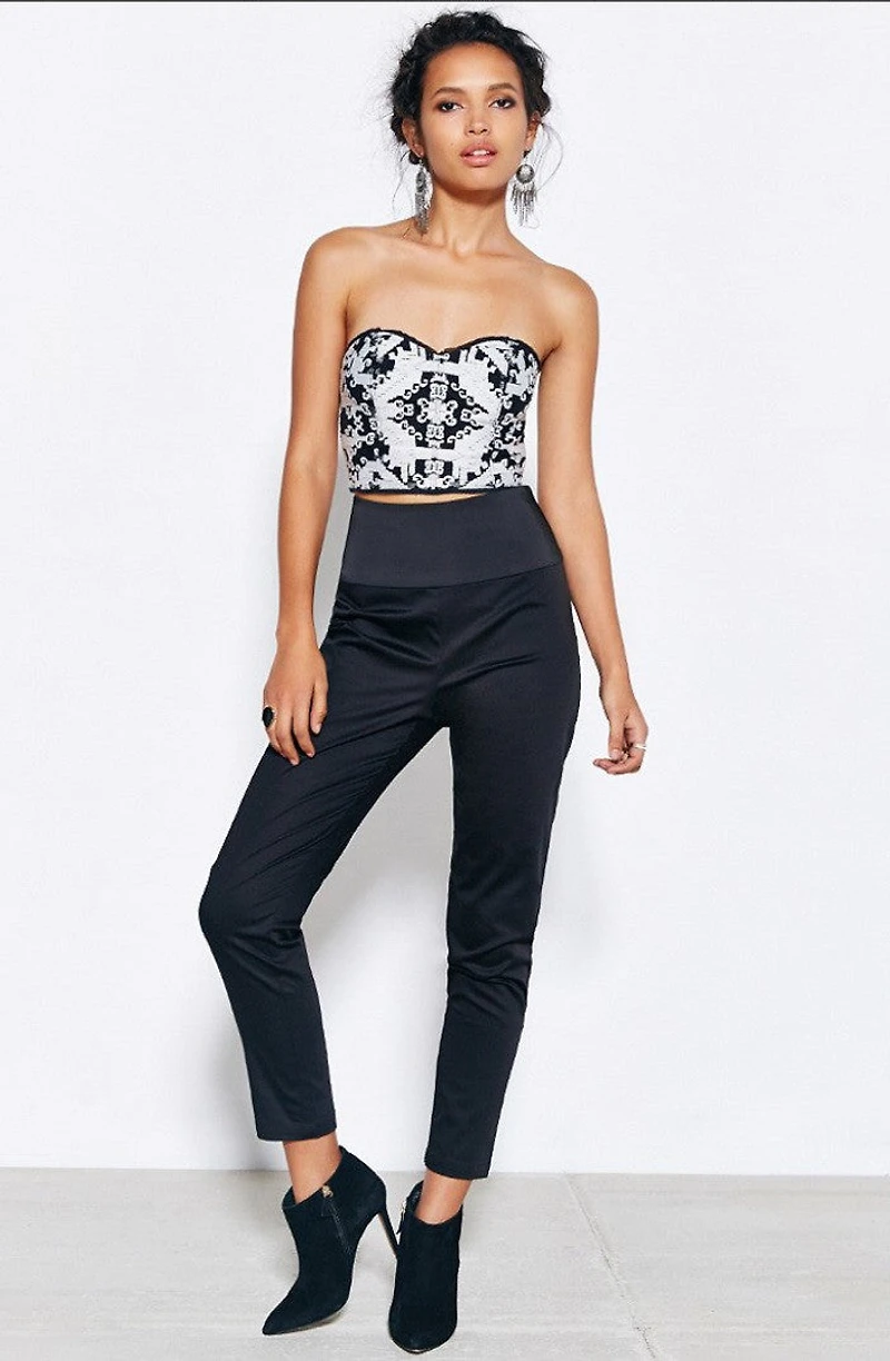 INDIE : EMBROIDERED BUSTIER TOP