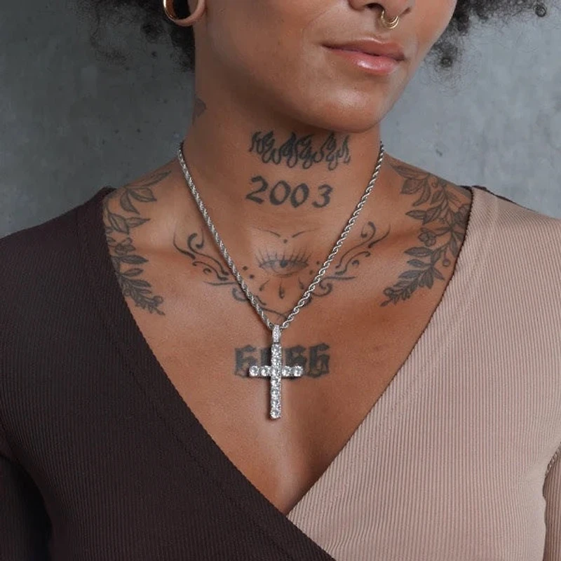 Deluxe Drip : Solitaire Cross Necklace