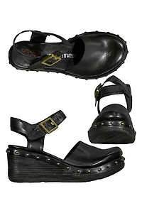 AS98 Studded Wedge Pump