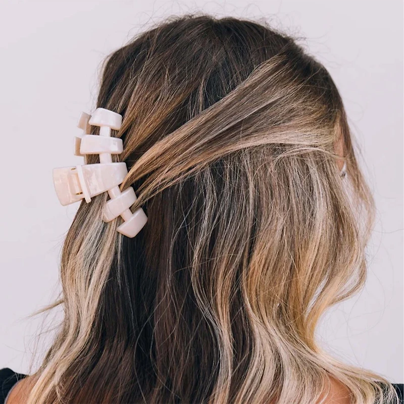 Medium Classic Clip in Soft Surf