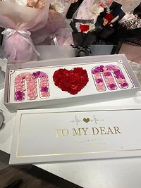 MOM Box - Fresh Flowers