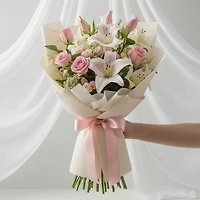 Lily Love Bouquet - Fresh Flowers