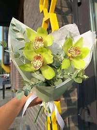 Cymbidium Love Bouquet - Fresh Flowers