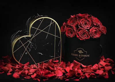 Romance Red Classic Rose Bucket