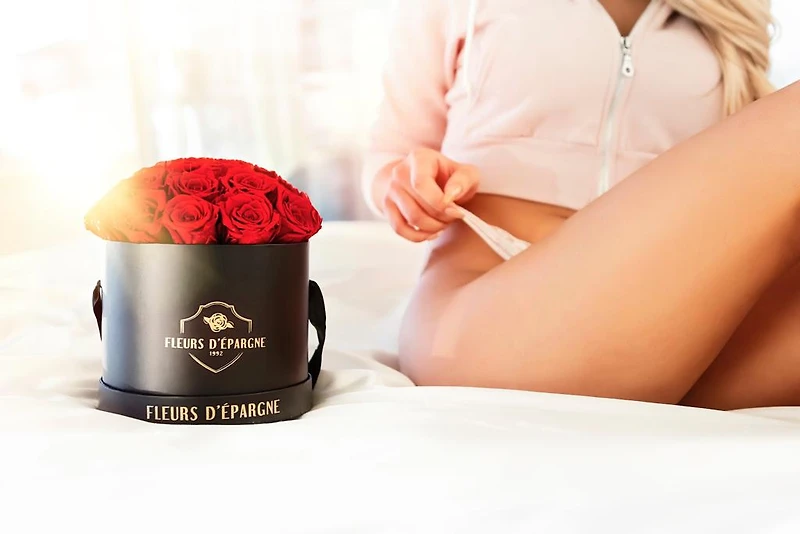 Romance Red Classic Rose Bucket