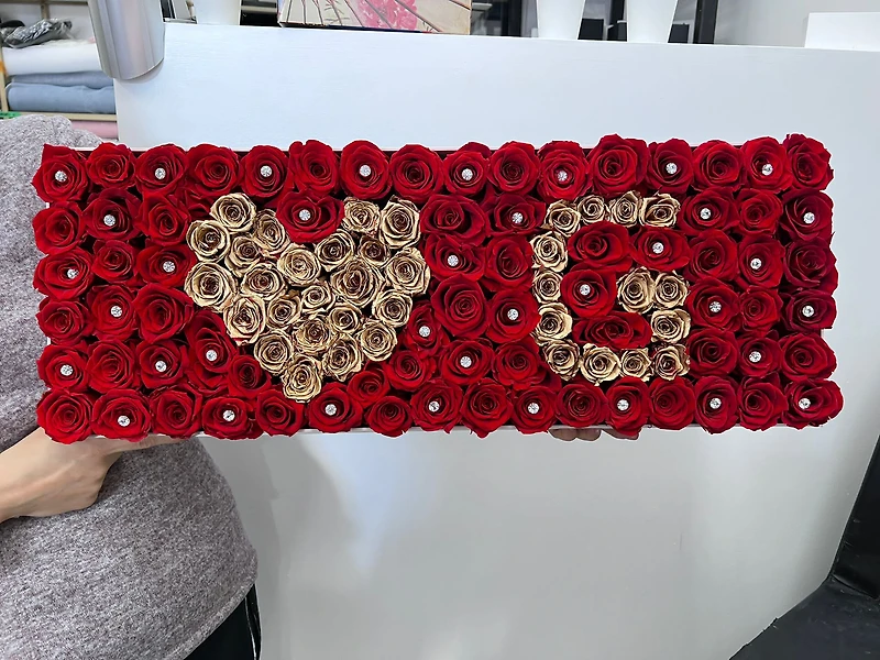Luxe Custom Box - 80+ Roses