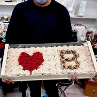 Luxe Custom Box - 80+ Roses