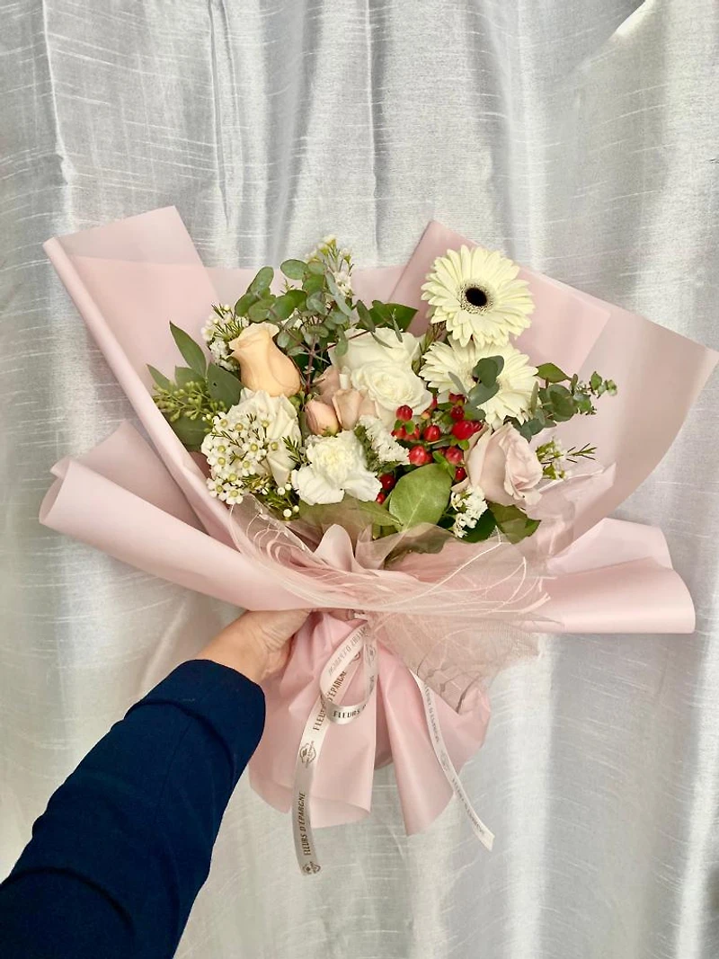 Lite Pink Bouquet - Fresh Flowers