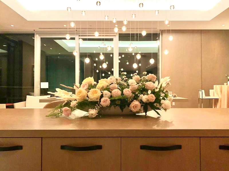 Deluxe Centerpiece - Fresh Flowers