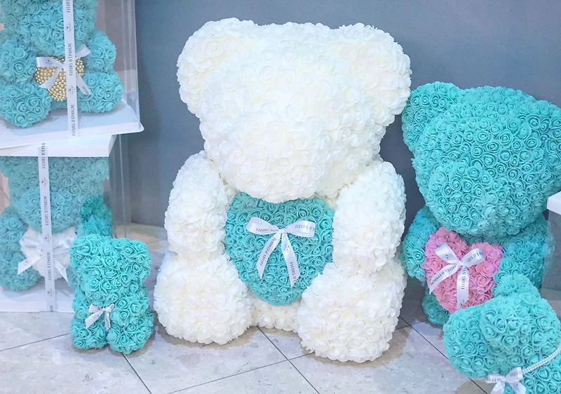 King-Size Luxe Foam Rose Bear