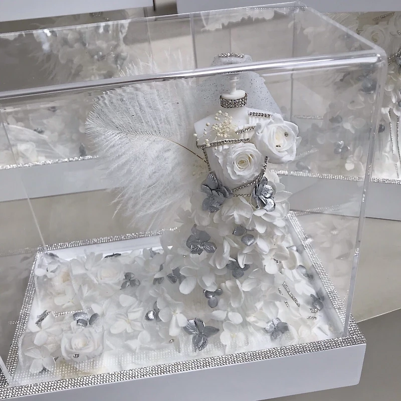 Eternal Wedding Dress Arrangement