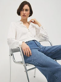 Blouse en satin à col fendu et imprimé pois