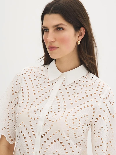 Chemisier en coton brodé à œillets