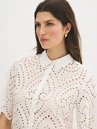 Chemisier en coton brodé à œillets