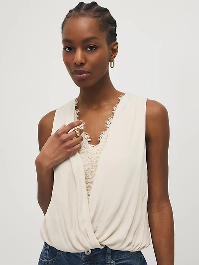 Haut croisé en dentelle à effet satiné