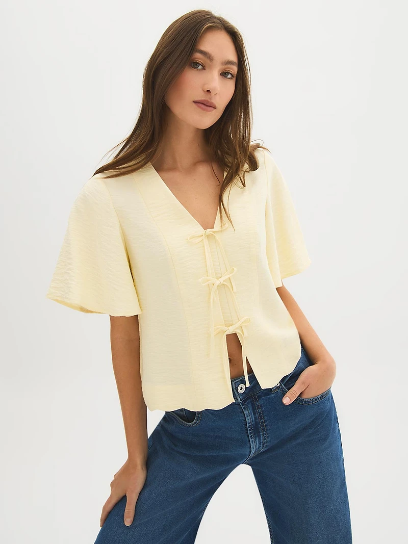 Blouse à manches bouffantes et boucle sur le devant