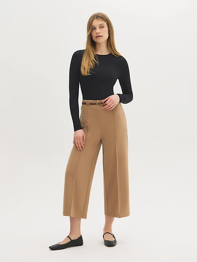 Pantalon gaucho en tissu crêpe avec ceinture