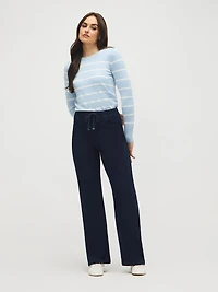 Jean à jambe large et cordon de serrage