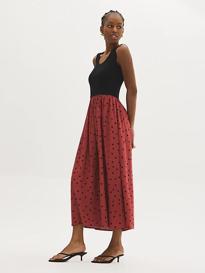Robe mi-longue à col rond et imprimé pois