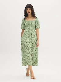 Robe longue imprimée à détails smockés