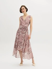 Robe mi-longue en mousseline à motif floral et coupe portefeuille