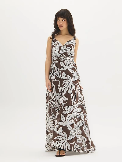 Robe longue en mousseline à col licou et imprimé feuilles